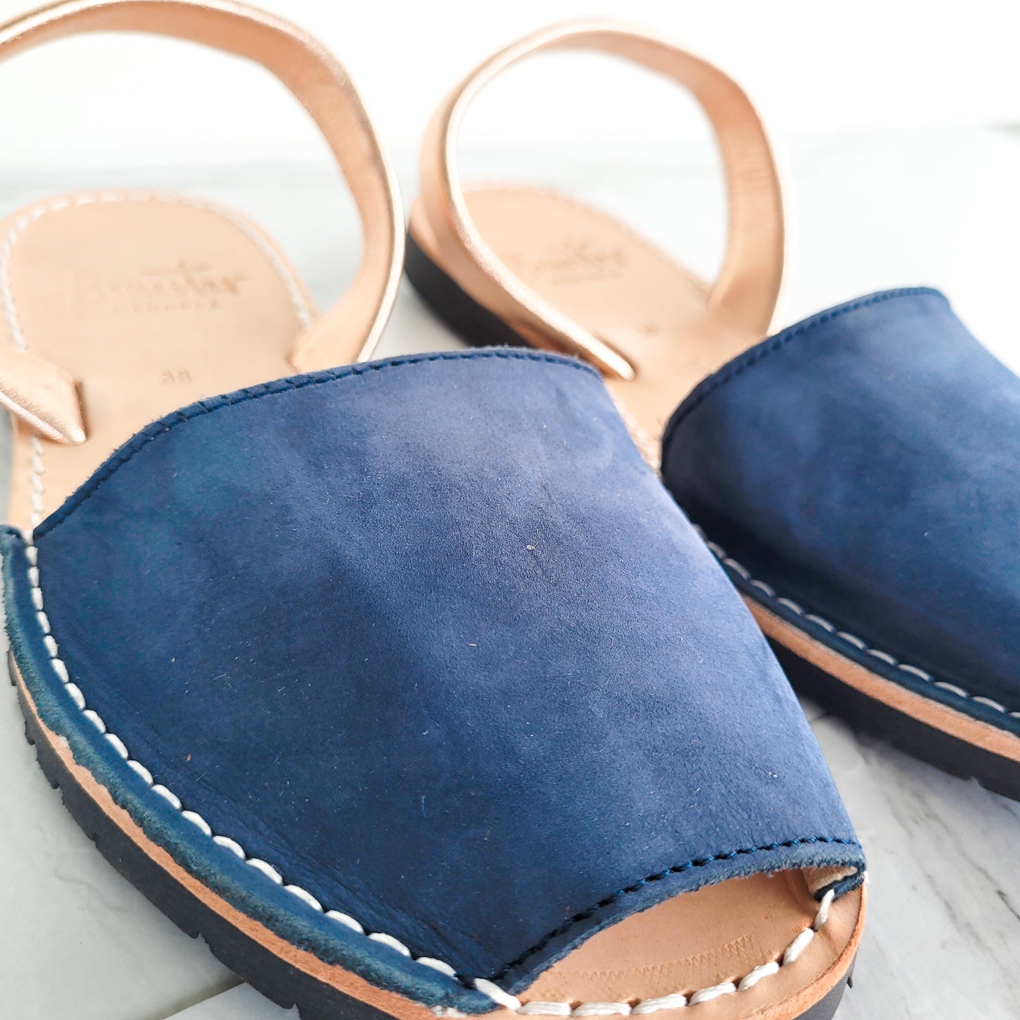 Navy-rose-gold-avarca-close-up