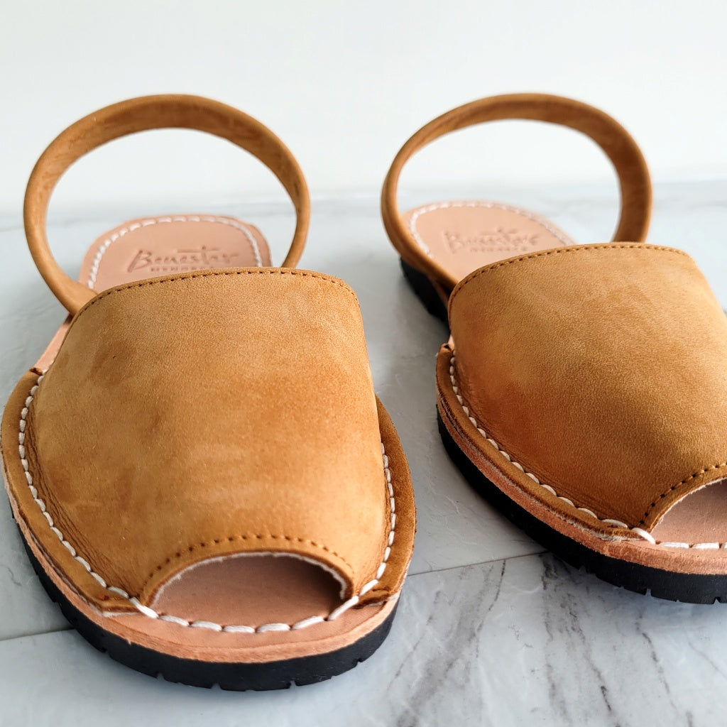 Tan-Nubuck-Avarcas-close-ups_1