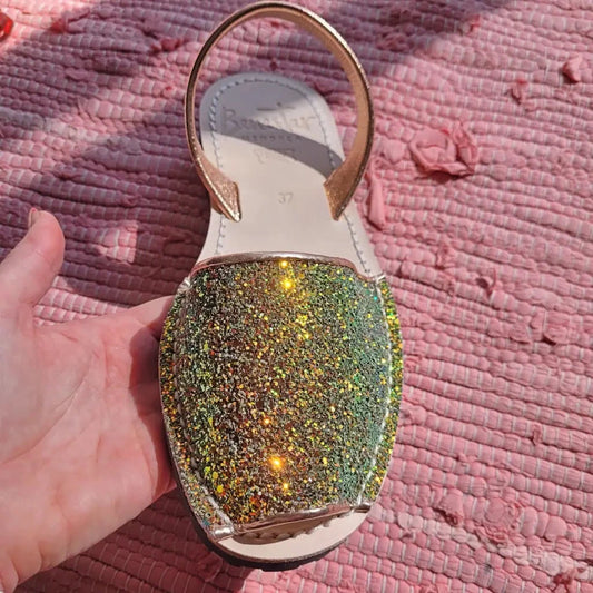 holding-autumn-glitter-avarca-sandal-in-hand