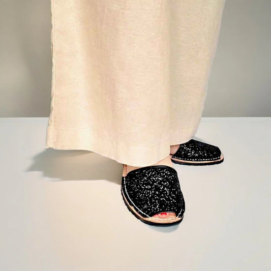 Wearing-black-glitter-avarcas