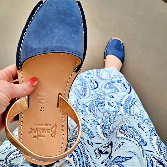 wearing-navy-avarcas