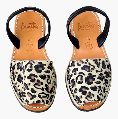 Avarcas-Leopard-Black-Sandals