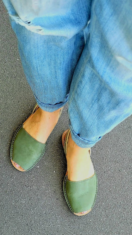 wearing-olive-avarca-sandals
